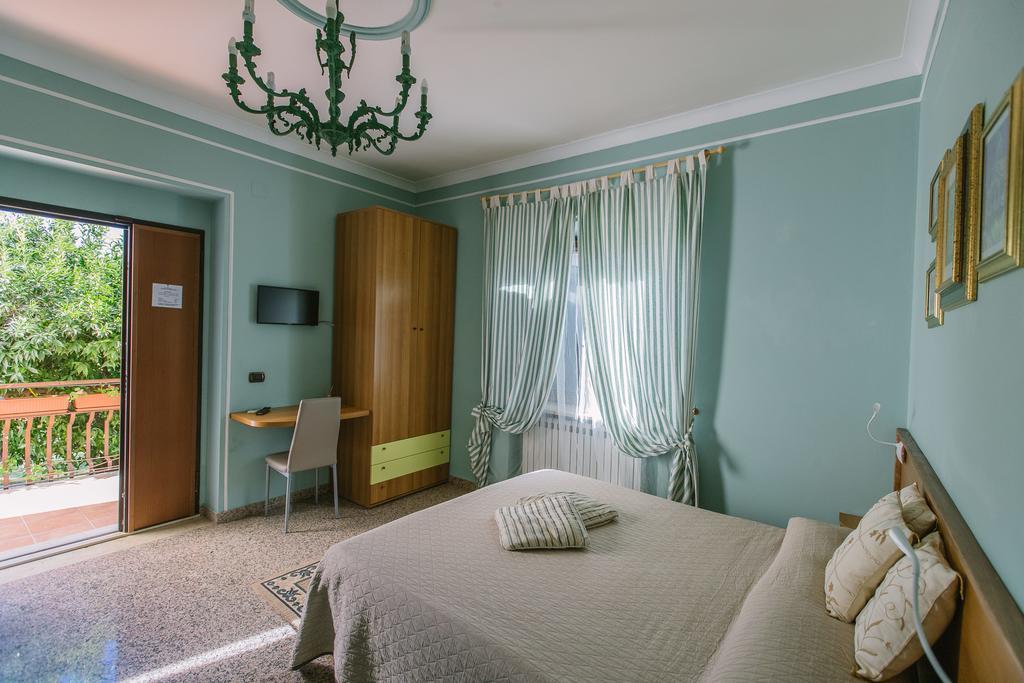 B&B Villa Francesca Soverato Marina Kültér fotó